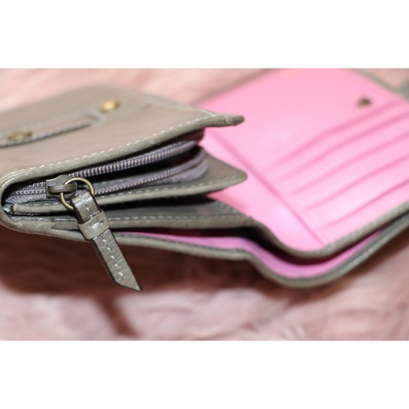 Coach Trifold Wallet Buckle - Picture 10 of 13